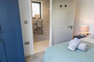 Gwel-Y-Mor_Rhosneigr_Anglesey_king_bedroom_ensuite_1920x1080 Gwel-Y-Mor_Rhosneigr_Anglesey_king_bedroom_ensuite_1920x1080